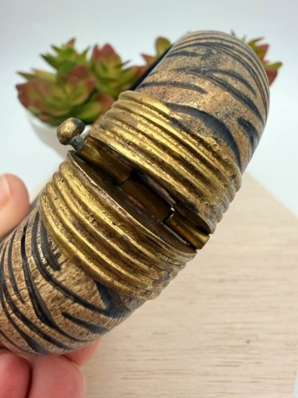 Vintage Chunky Carved Wood Hinged Bangle Bracelet Brass Tone Tribal Boho - Picture 5 of 8